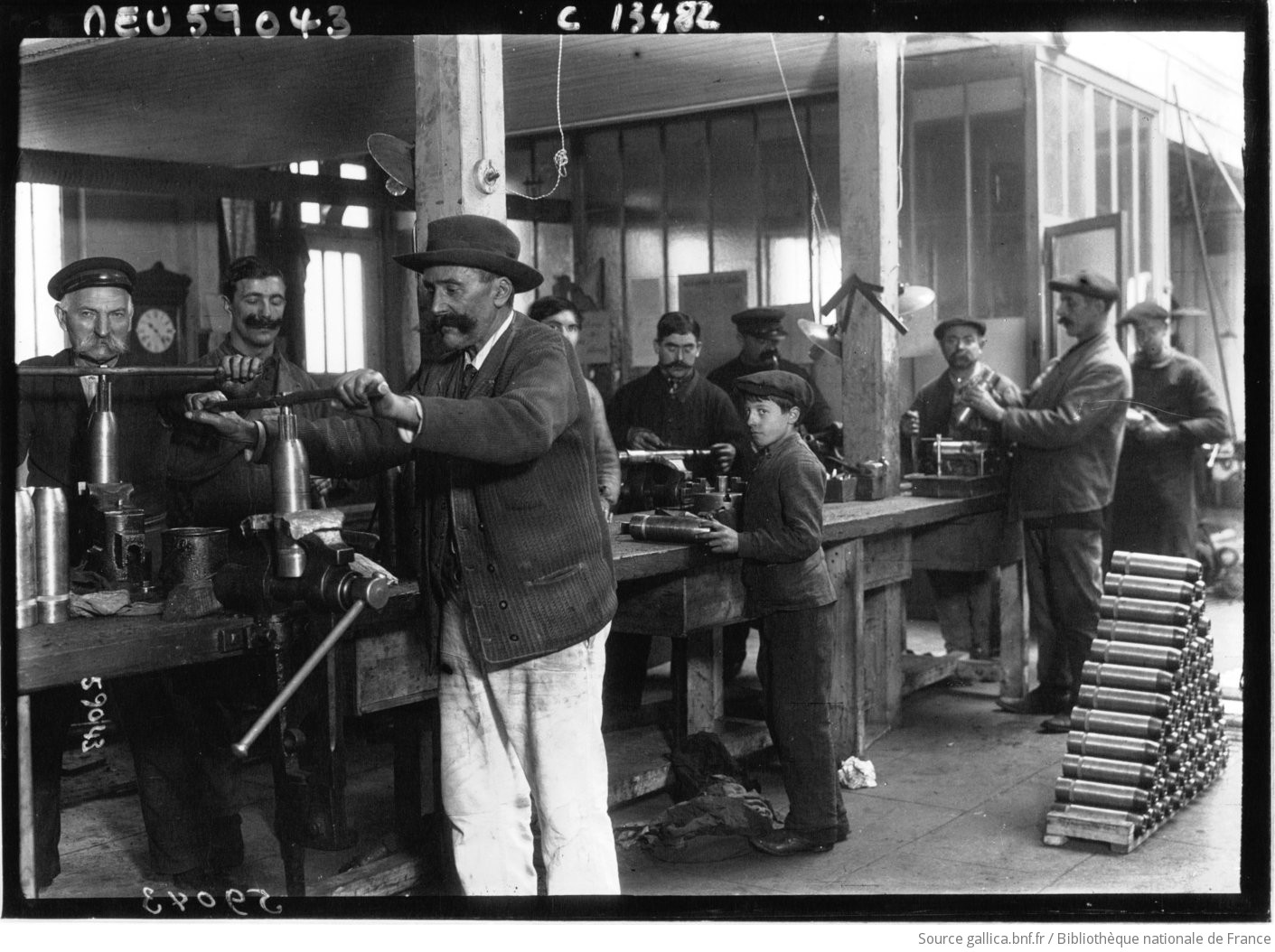 Une usine française d’obus (il y a quelques temps).