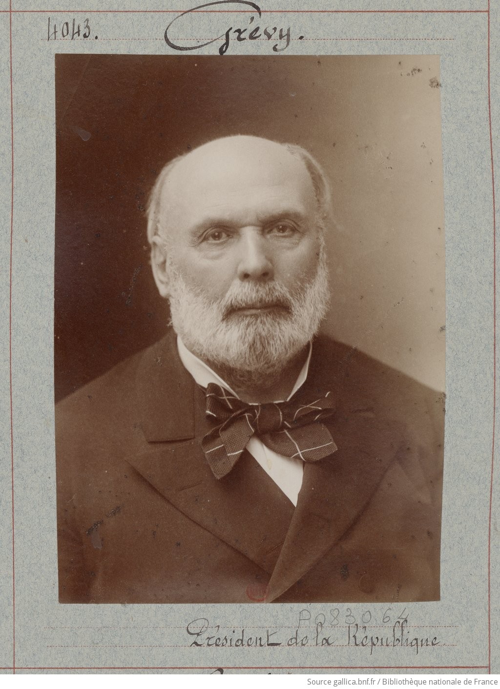 Vient notamment en tête le « scandale des décorations » qui éclaboussa le président Jules Grévy, par le comportement de son gendre, avant de l’obliger à démissionner. 