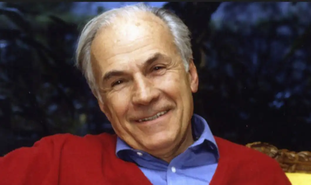 Michel Crozier, figure emblématique de la critique sociologique des organisations bureaucraties. Source : Les amis de Michel Crozier