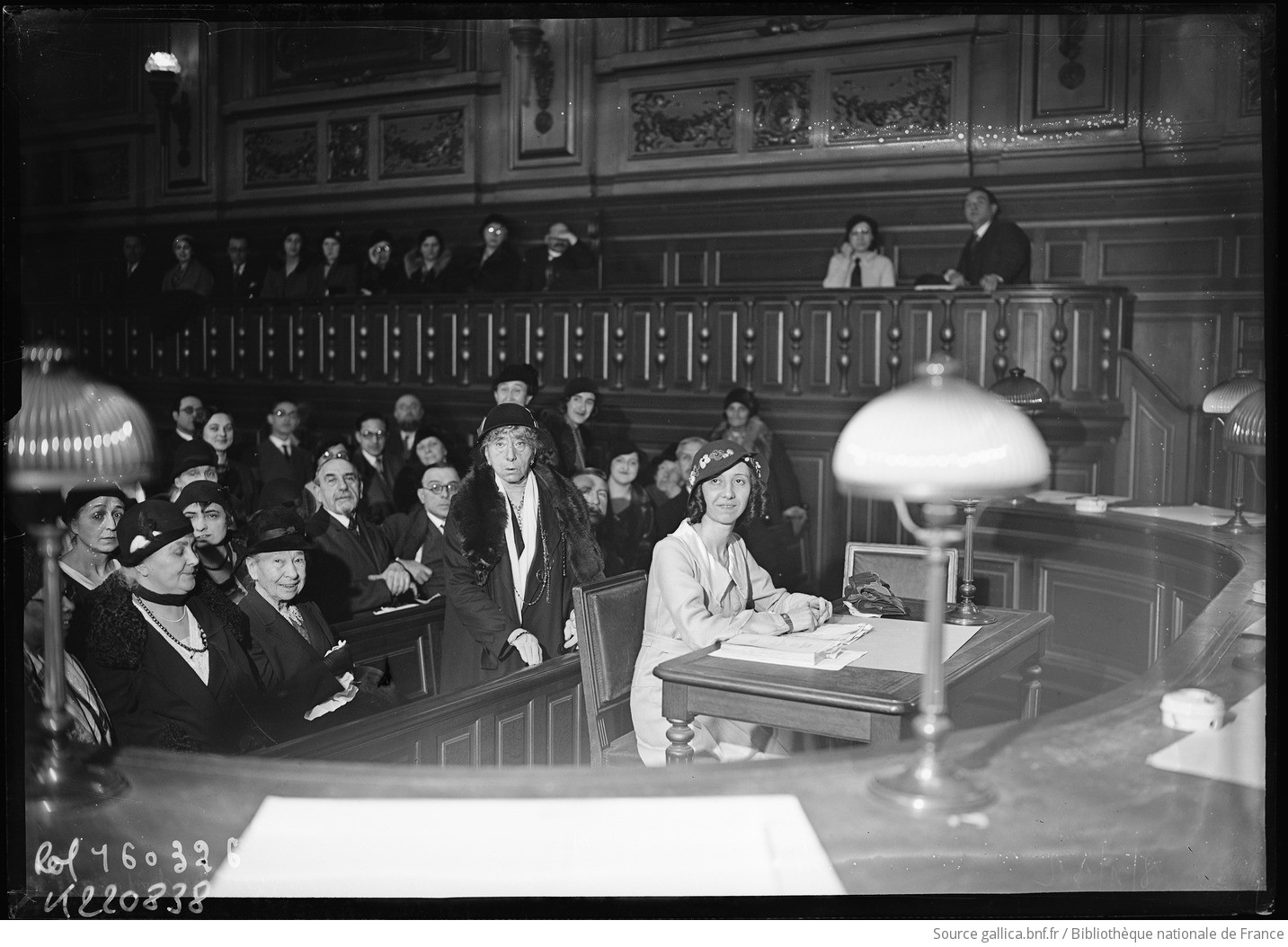 Thèse de Mme Suzanne Lavaud, première personne sourde à réussir sa thèse en France.