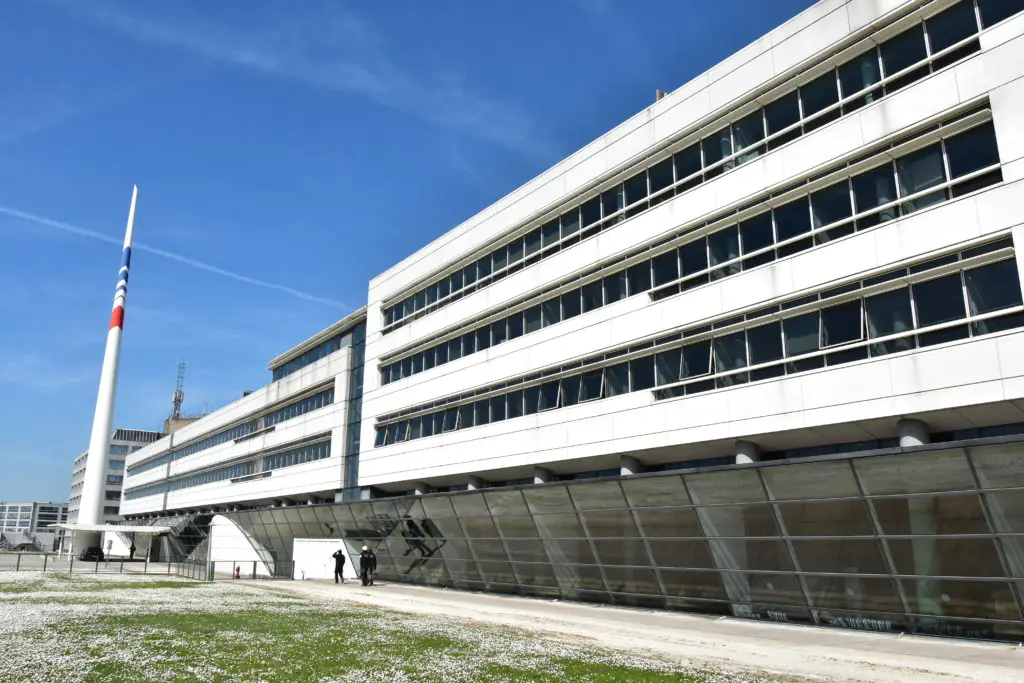 Le siège social d’Air France à Roissy. Un exemple parmi d’autres des privatisations à compter de 1985. Crédits : Tunzini.